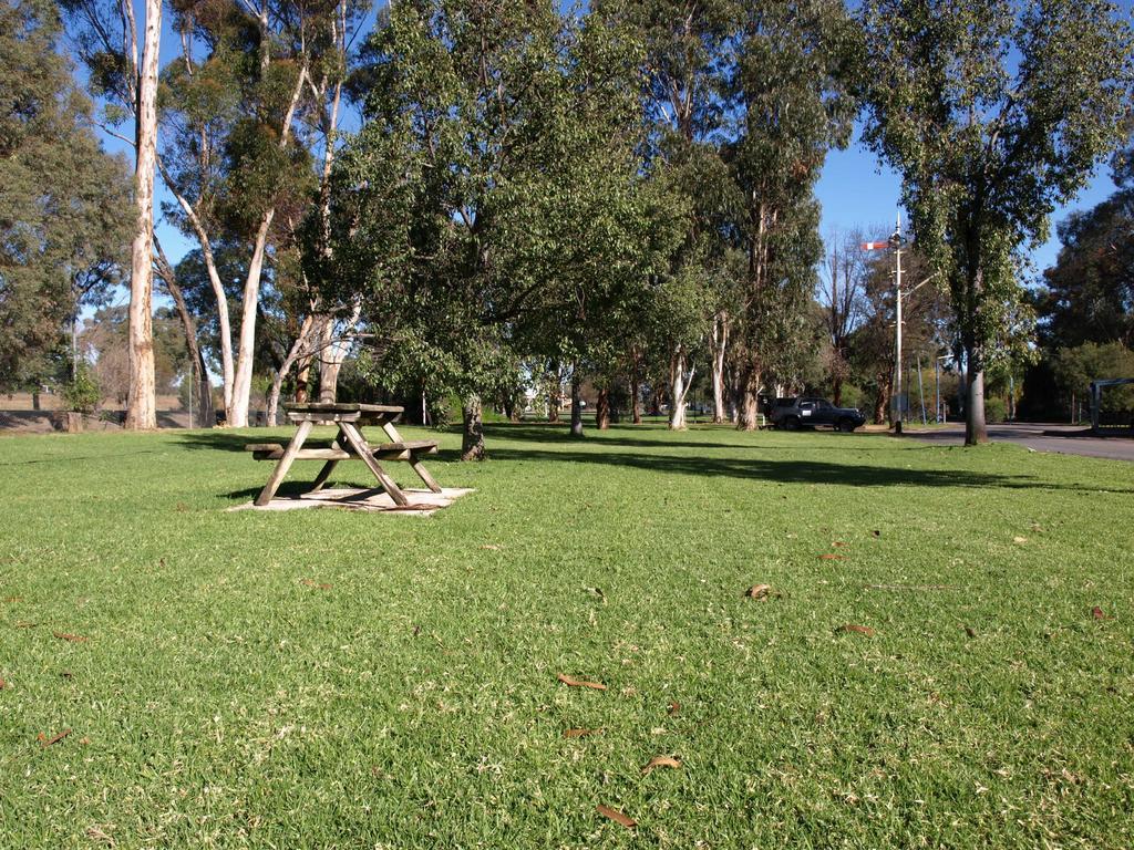Cowra Holiday Park Екстер'єр фото